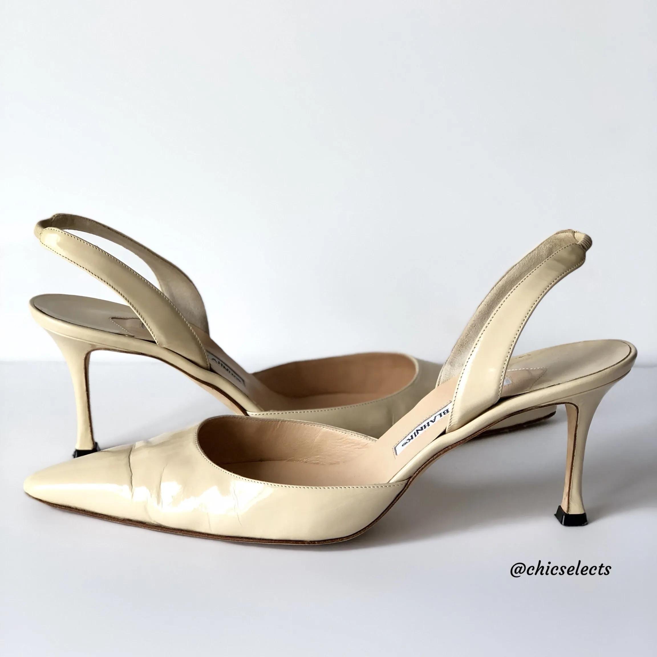 MANOLO BLAHNIK CAROLYNE PATENT LEATHER SLINGBACK PUMPS SIZE 42