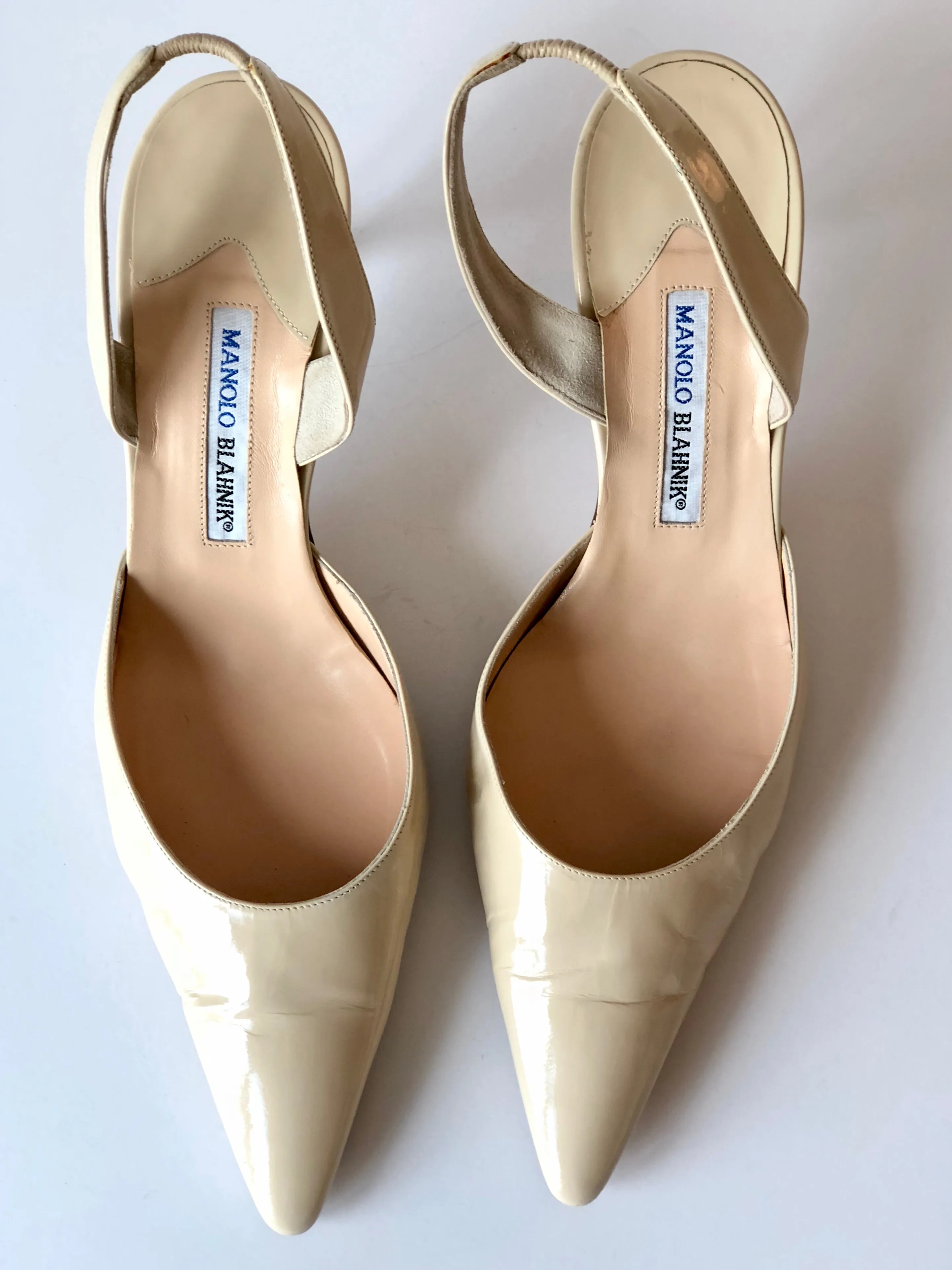 MANOLO BLAHNIK CAROLYNE PATENT LEATHER SLINGBACK PUMPS SIZE 42